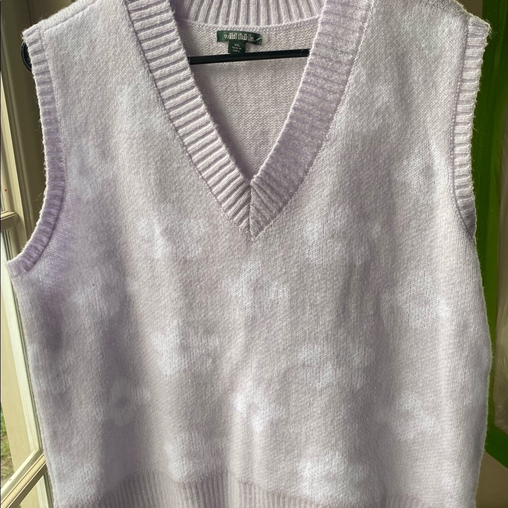 Target  Wilde fable flower sweater vest in the size XXL